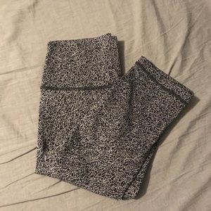 Lululemon crops size 8